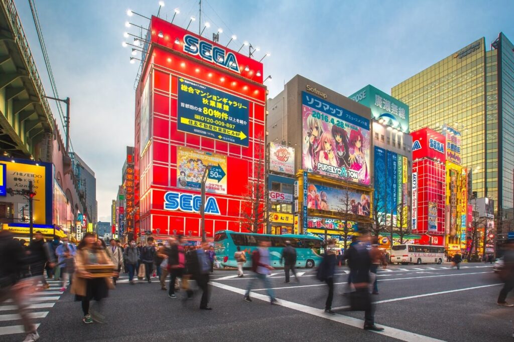 busy square in tokyo